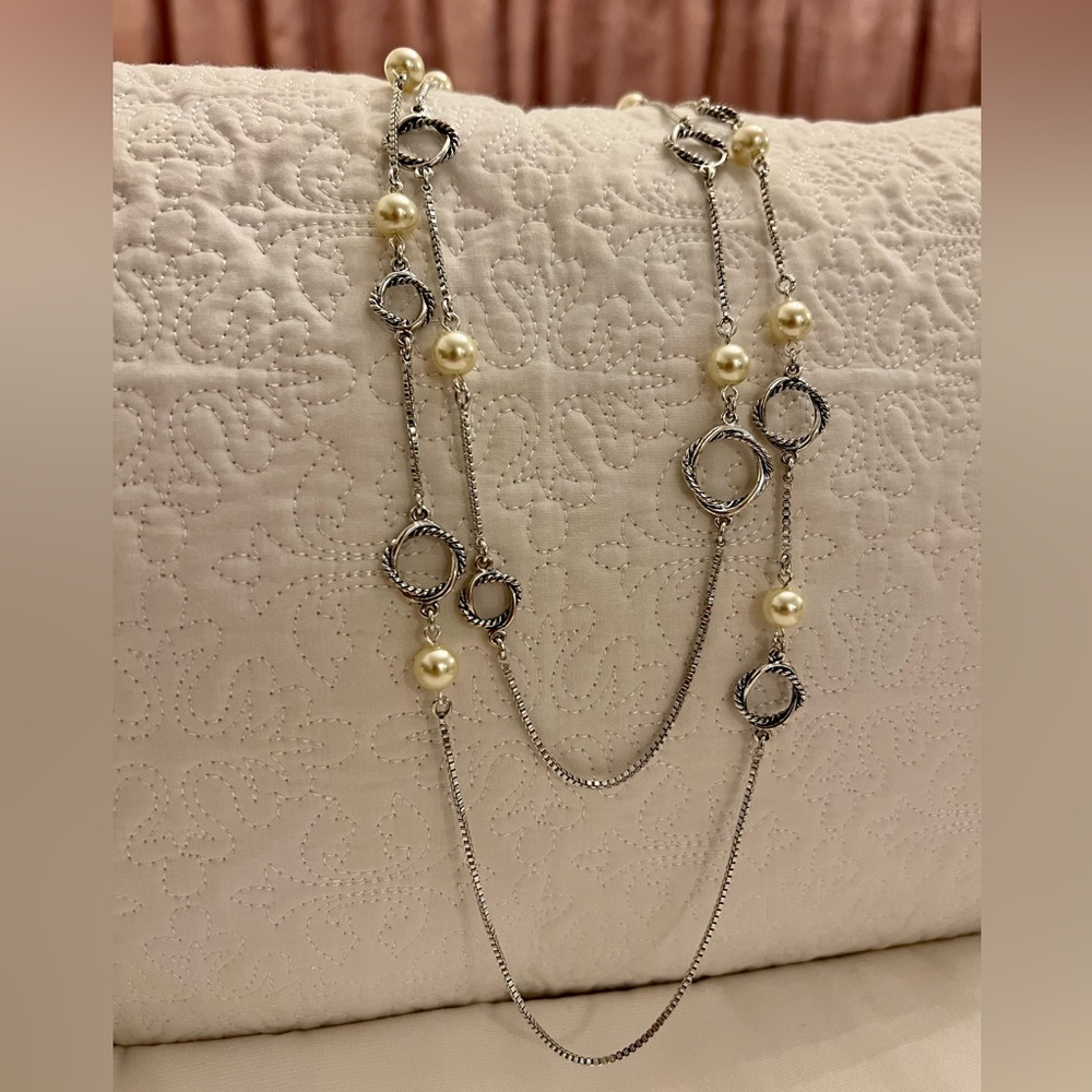 Faux pearls and silver tone necklace. Beautiful piece for casual or dressy!
